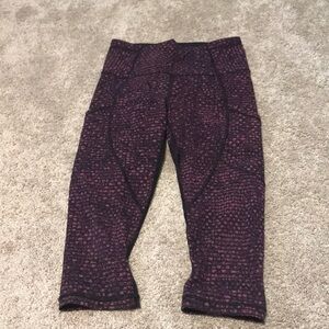 Lululemon Outrun 17" Crop Shatter Weave Dust Coral